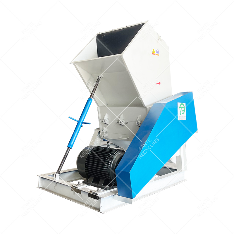 Plastic crusher machine